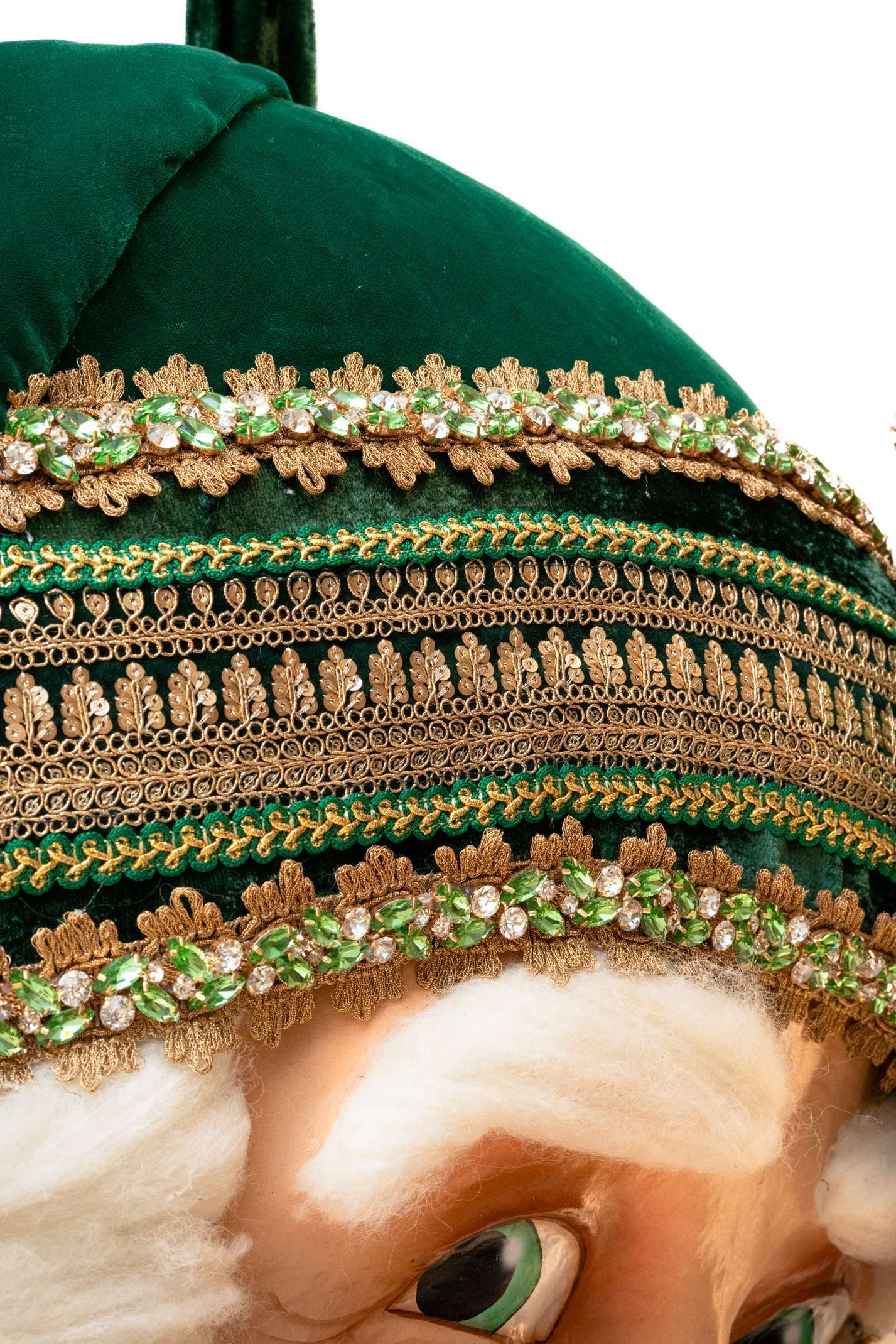 Testa di Babbo Natale Decorativa con Cappello Verde e Dettagli in Oro - immagine 4