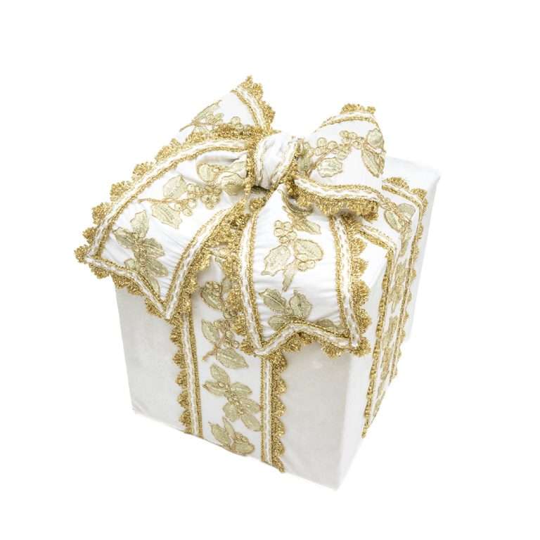 " Petit coffret cadeau doré " H25X25X25 cm